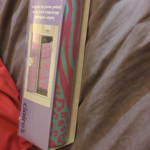 Animal Print Locker Wallpaper Claire's NWT Peel and Stick Wallpaper 8.5" x 40" - Picture 3 of 14